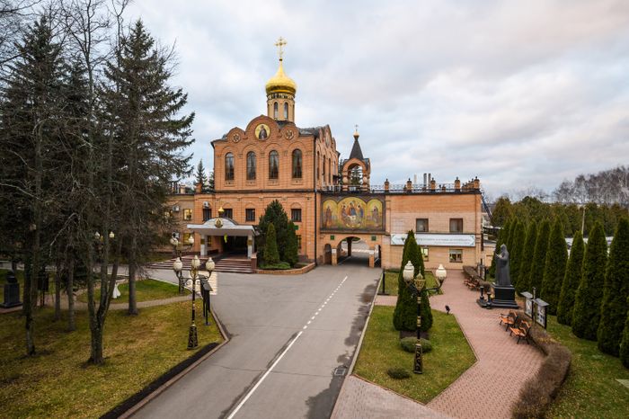 Храм во имя преподобного Серафима Саровского в рабочем поселке Софрино города Пушкино Сергиево-Посадского округа