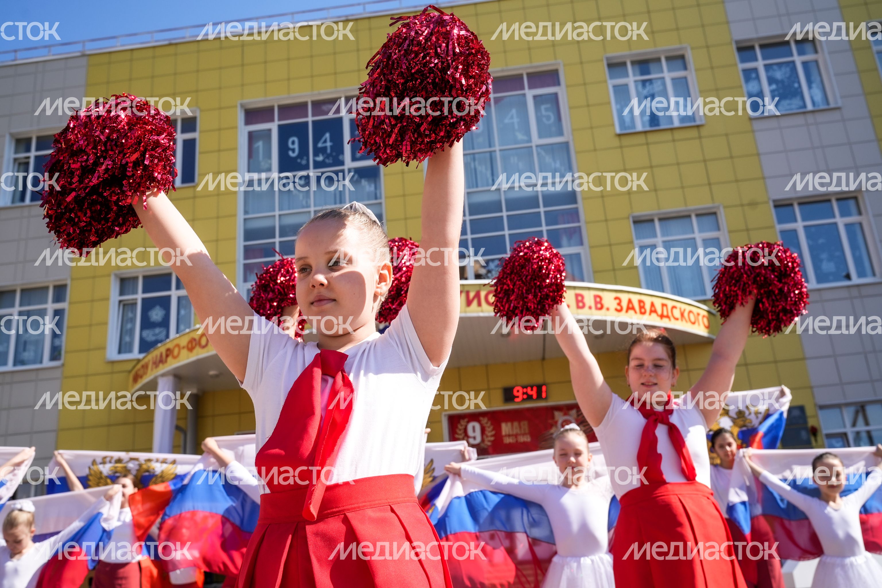 Последний звонок в Наро-Фоминской СОШ №4 имени генерал-майора В.В. Завадского Последний звонок в Наро-Фоминской СОШ №4 имени генерал-майора В.В. Завадского