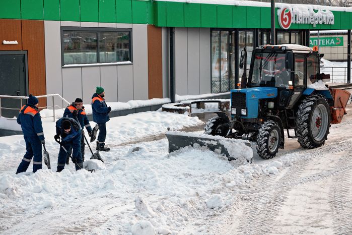 Уборка снега в поселке Большие Вяземы Одинцовского округа