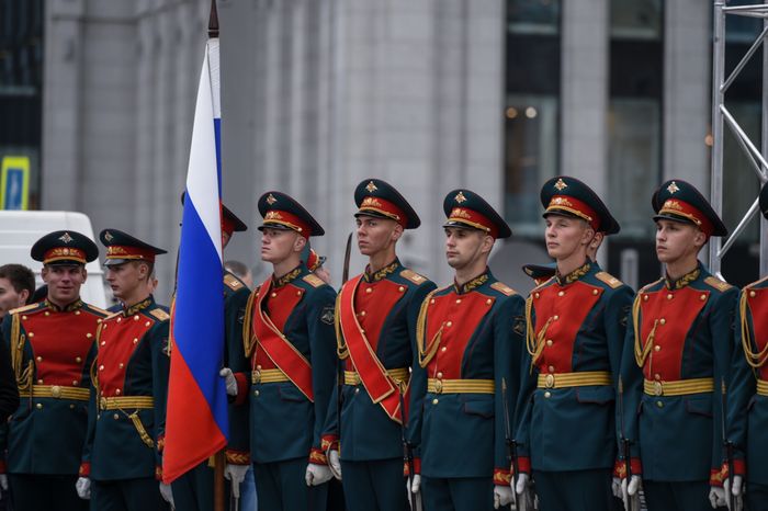В Москве торжественно открыли памятник Михаилу Калашникову