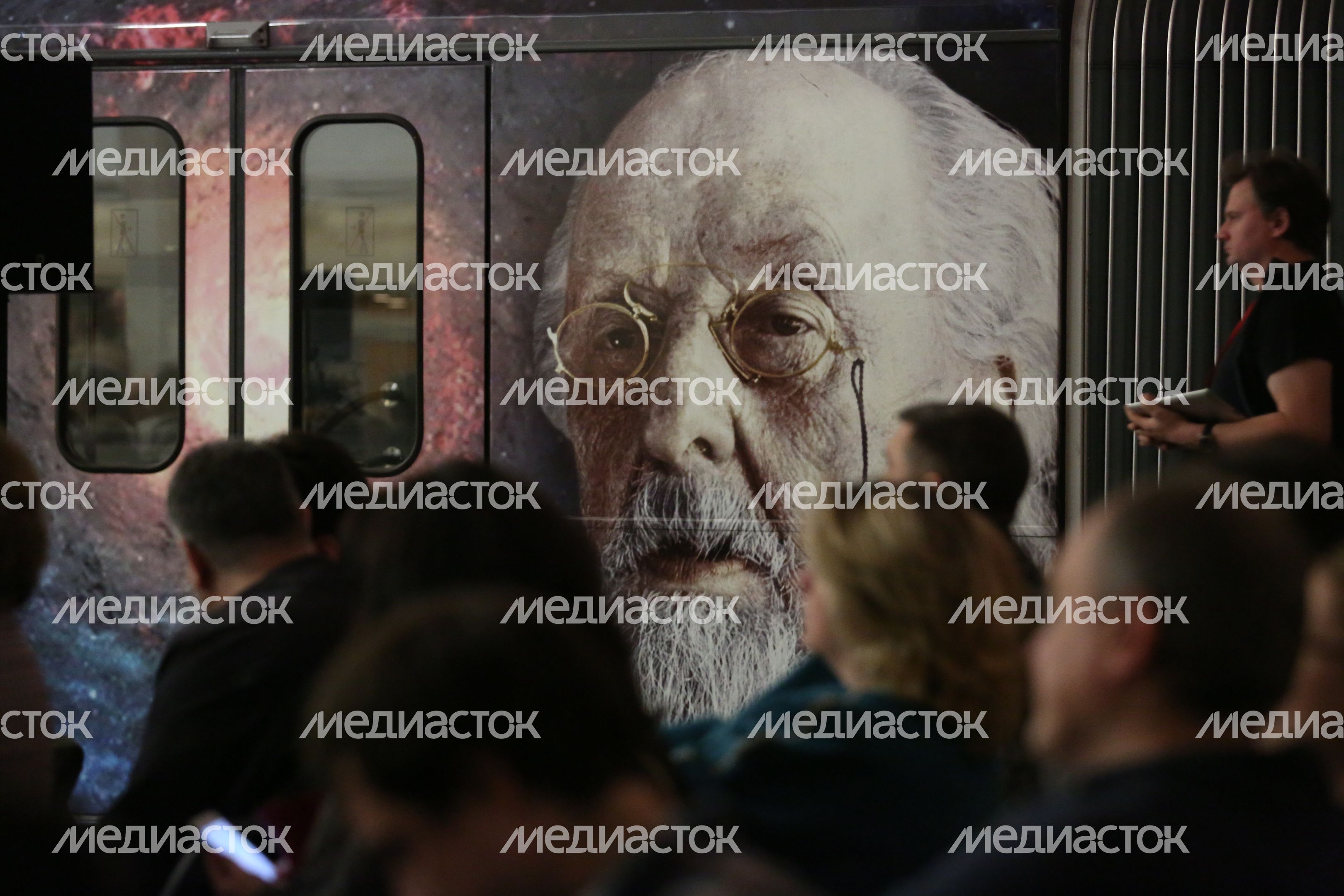 Ночной оперный концерт на станции метро «Кропоткинская» в Москве