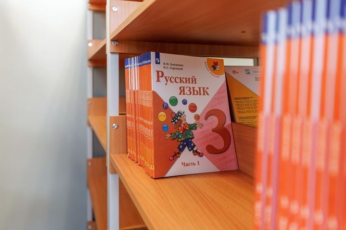 Библиотека начальной школы воспитательно-образовательного комплекса в микрорайоне Новогорск города Химки