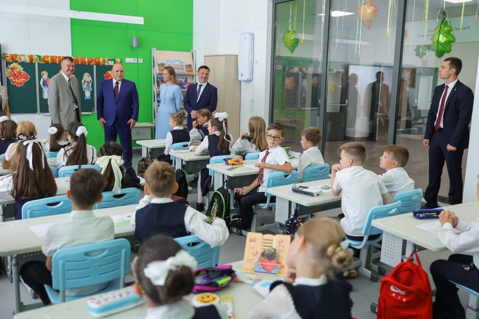 Михаил Мишустин и Андрей Воробьев поздравили учащихся и педагогов лобненского лицея «Авиатика»