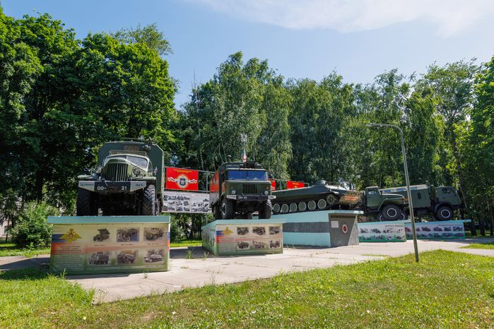 Памятник «Ученым и воинам-автомобилистам» на аллее Славы в Бронницах