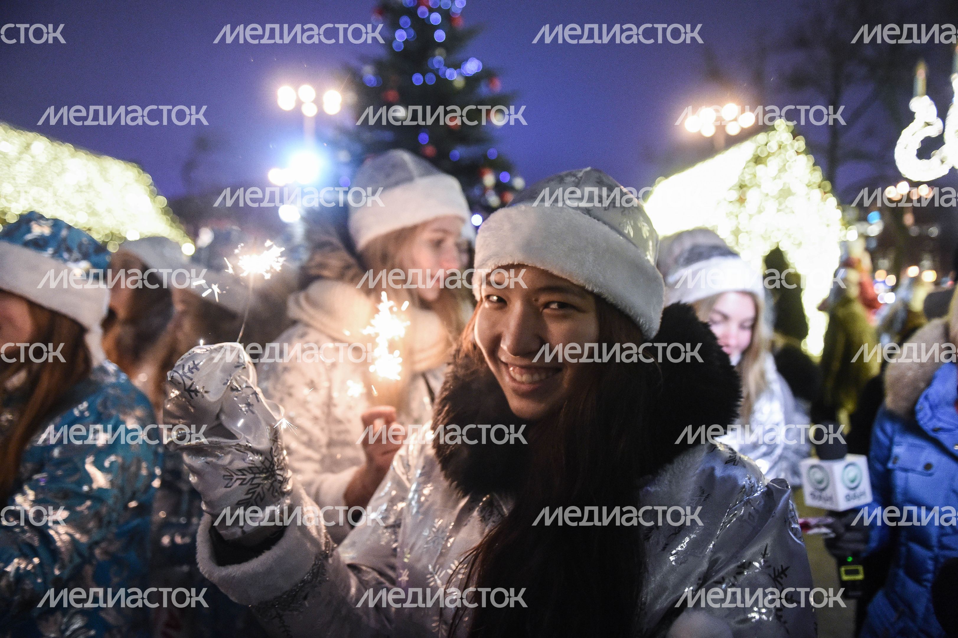 Парад Снегурочек в Москве