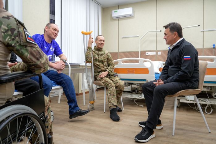 Андрей Воробьев навестил бойцов СВО в санатории "Солнечногорский"