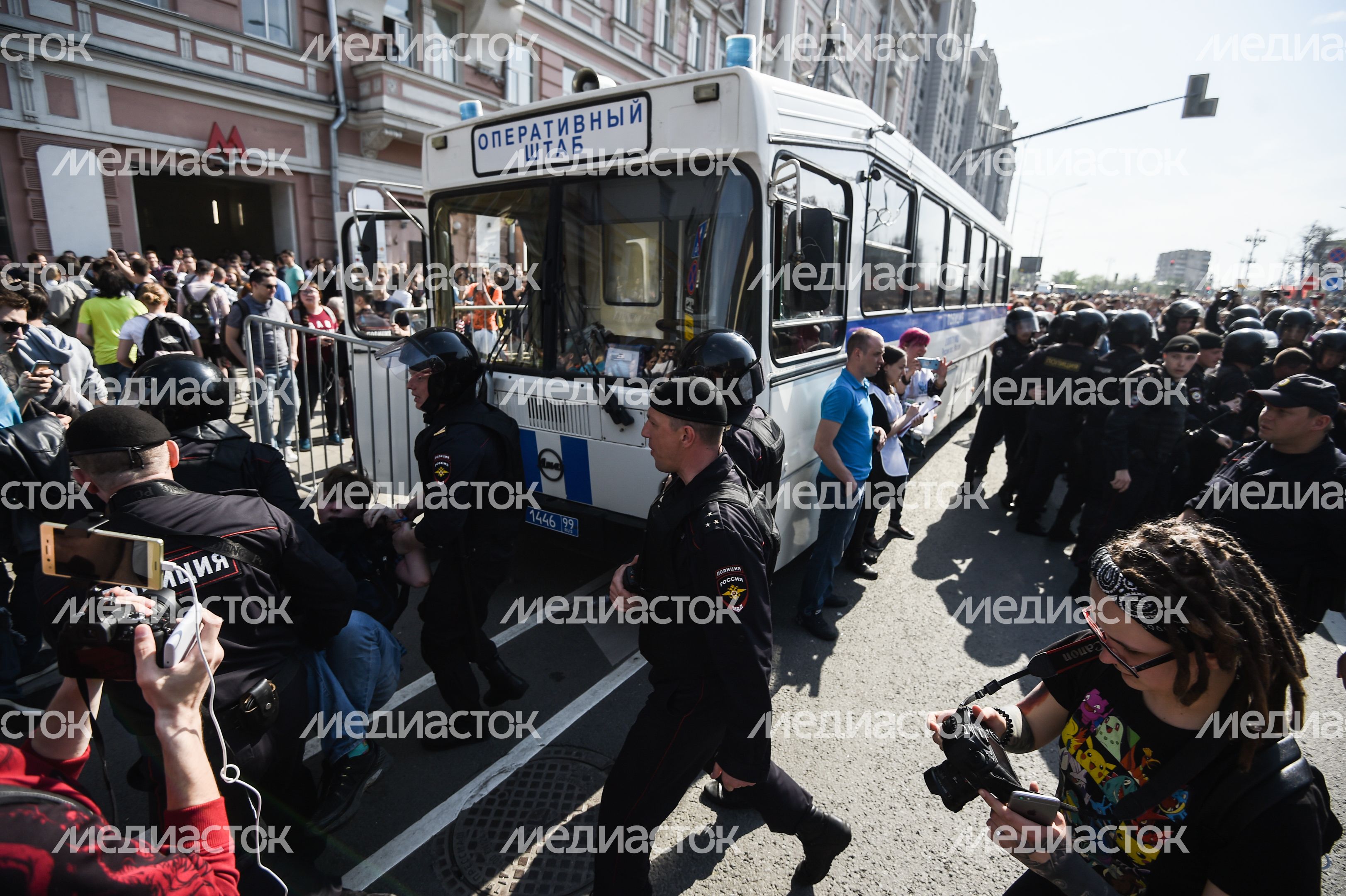 Несанкционированный митинг на Пушкинской площади Несанкционированный митинг на Пушкинской площади