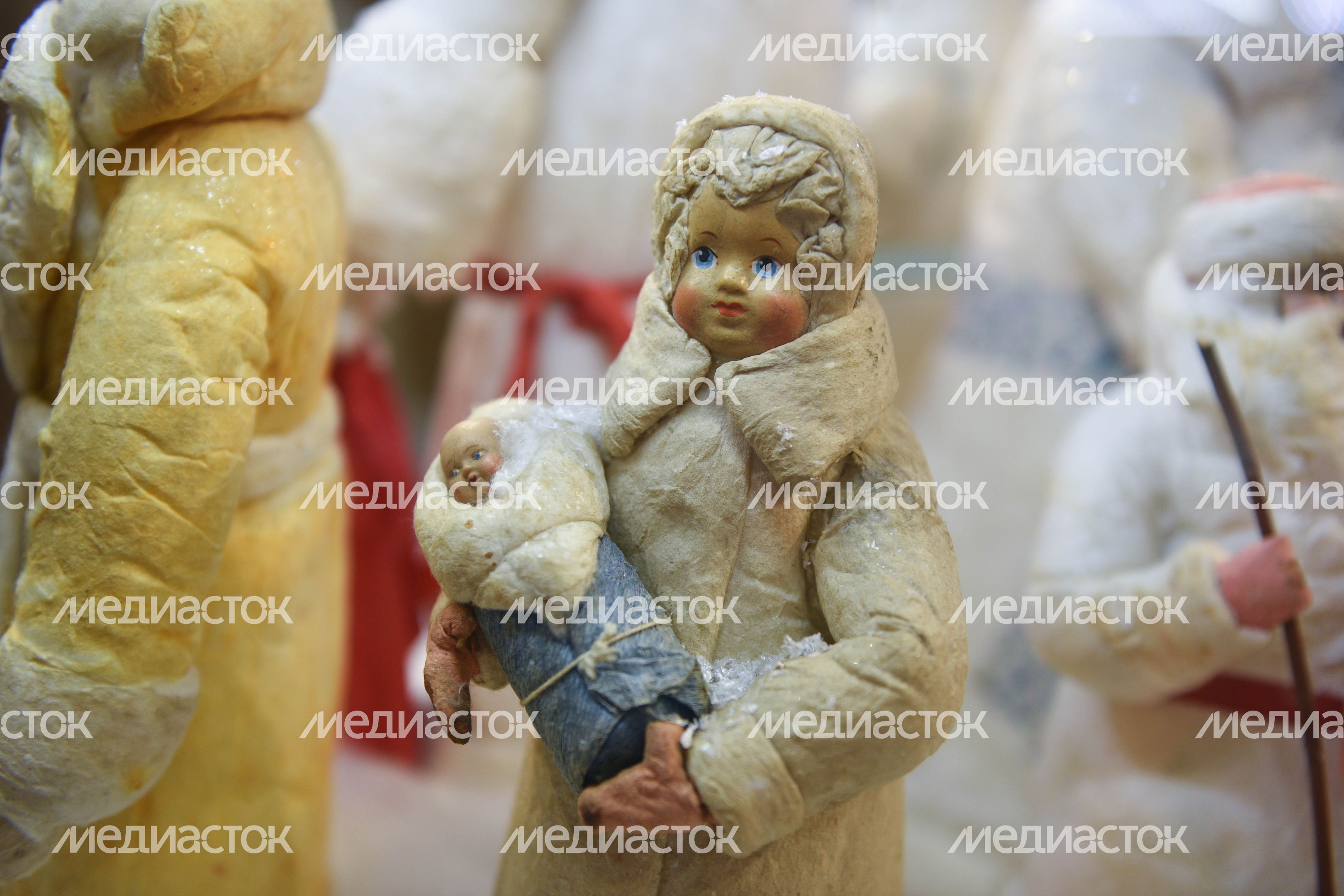 Выставка новогодних игрушек в ГУМе из личной коллекции Александра Олешко