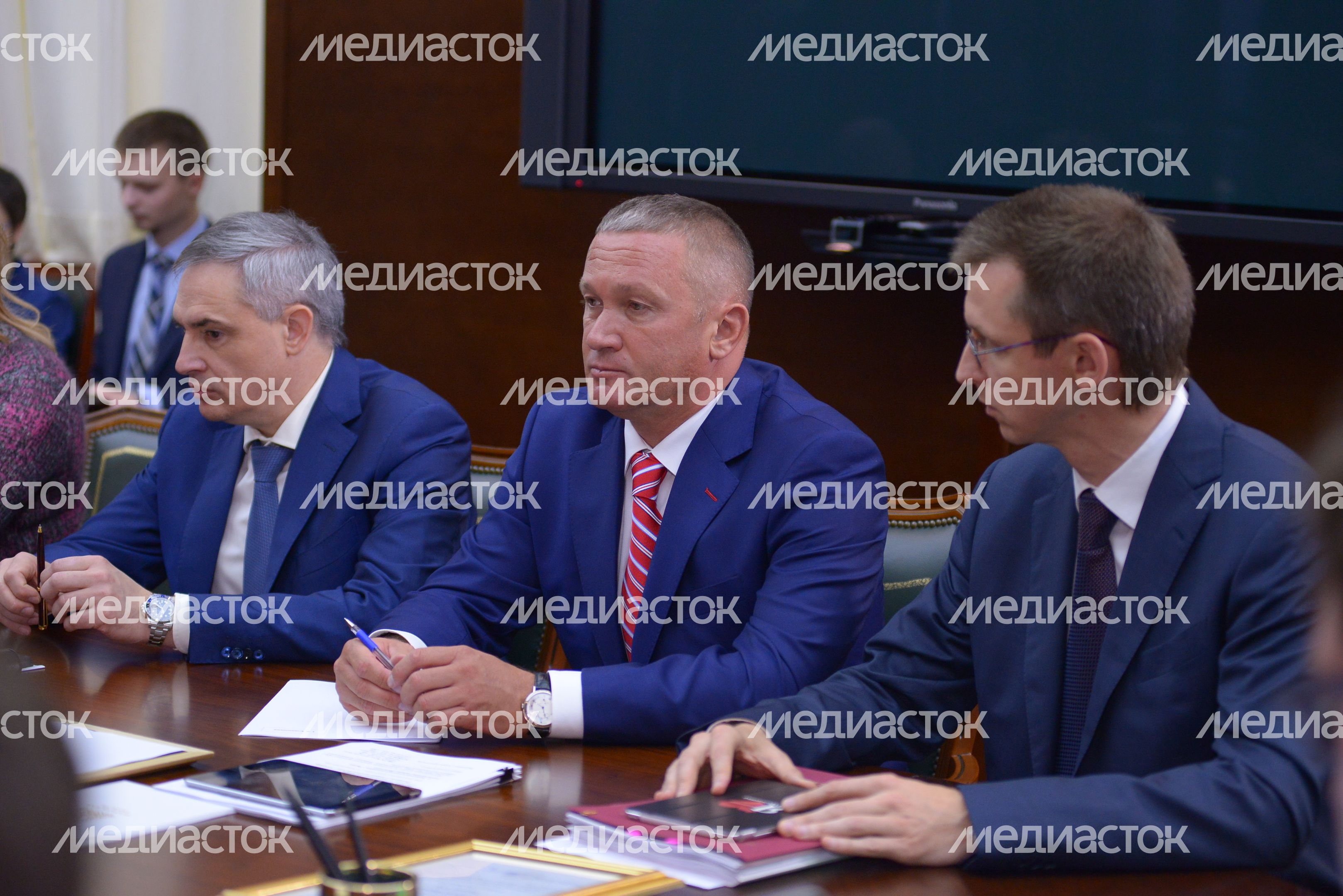 А. Воробьев провел совещание с руководящим составом Правительства МО А. Воробьев провел совещание с руководящим составом Правительства МО