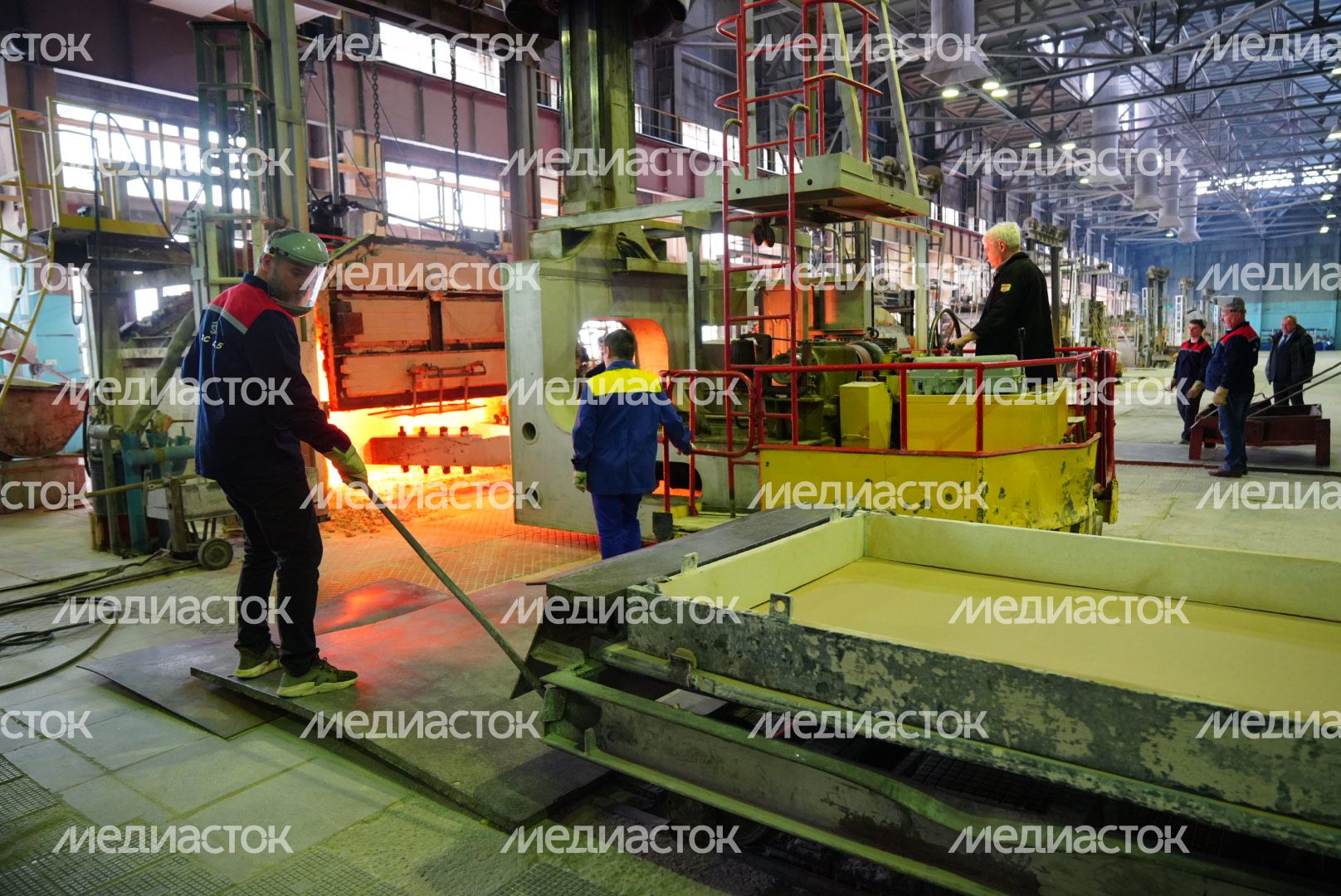 Посещение губернатором завода оптического стекла в Лыткарино