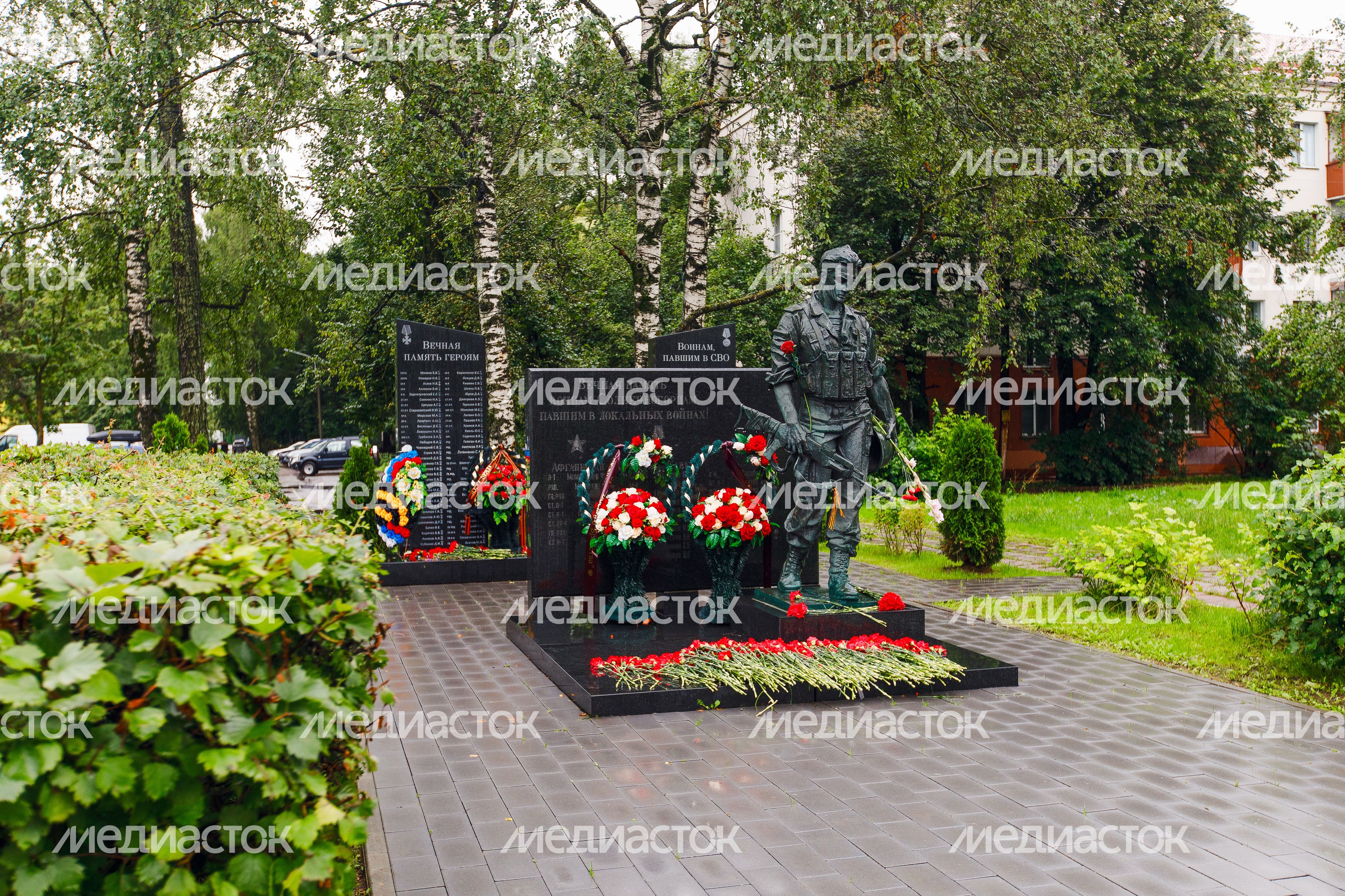 Памятник погибшим в локальных конфликтах и мемориал погибшим в СВО на Советской площади в Солнечногорске Памятник погибшим в локальных конфликтах и мемориал погибшим в СВО на Советской площади в Солнечногорске