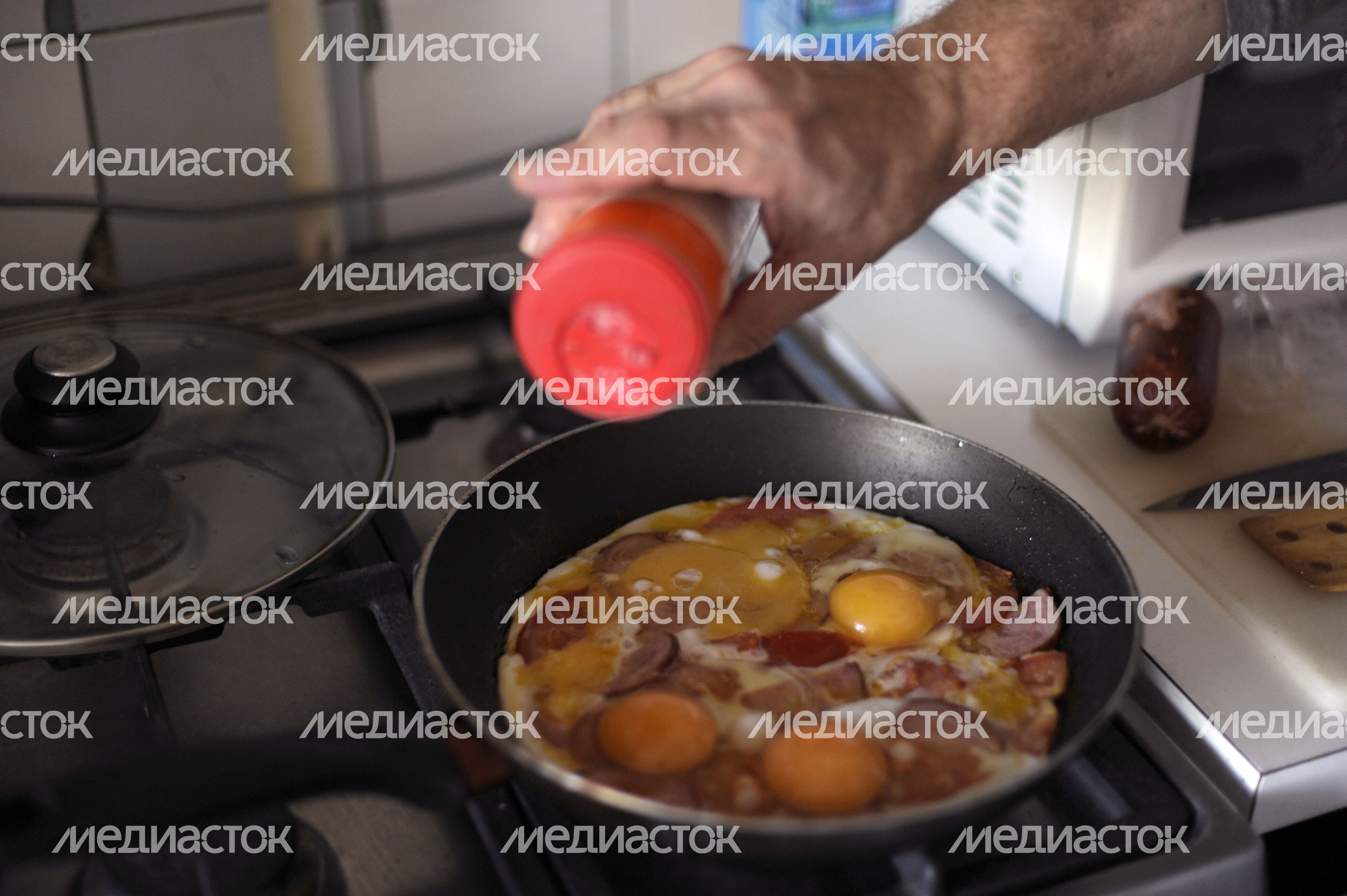 Приготовление яичницы Приготовление яичницы