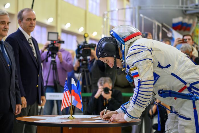 Космонавт основного экипажа МКС-74 Сергей Кудь-Сверчков в Звездном городке
