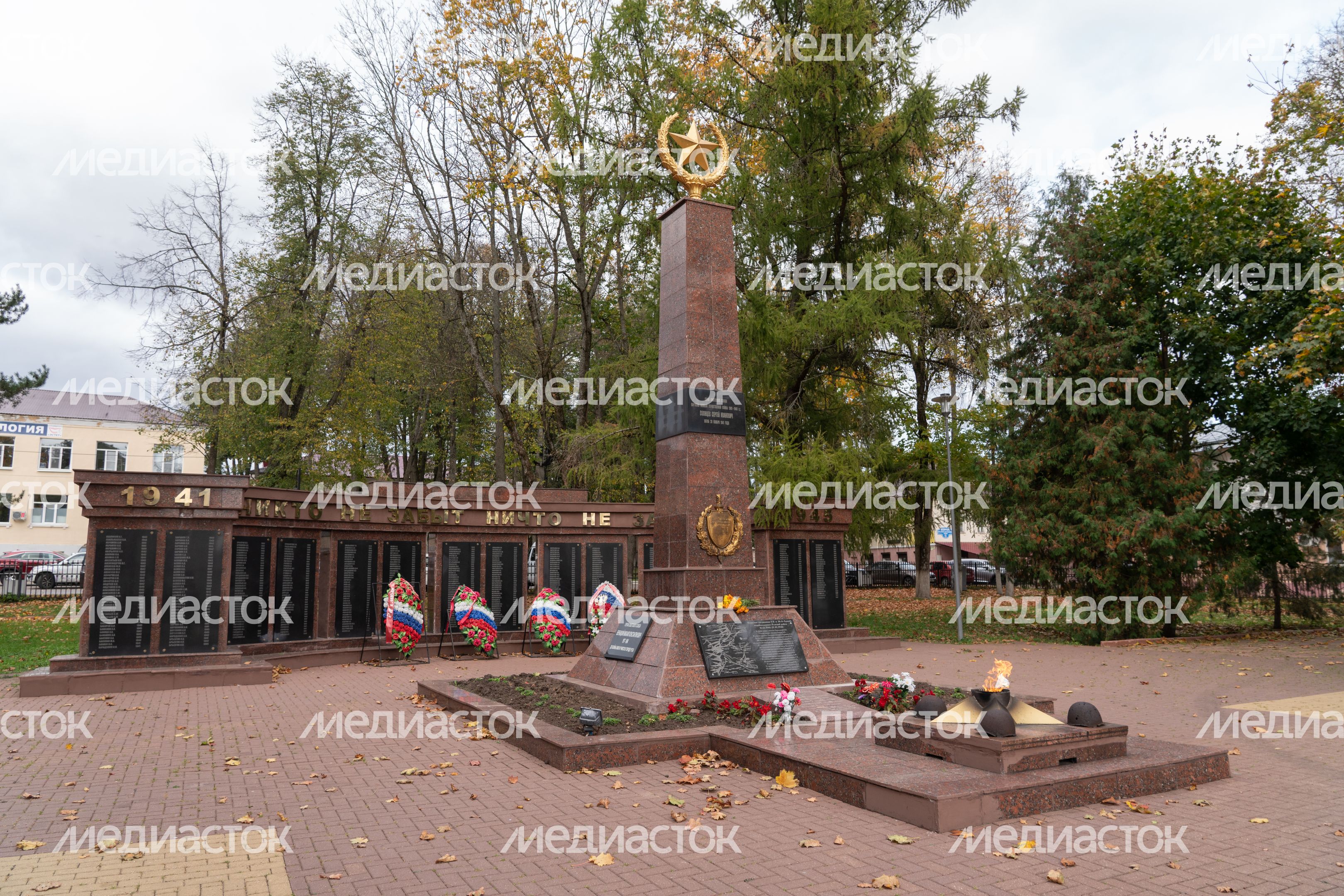Руза. Площадь Партизан (3).jpg Руза. Площадь Партизан (3).jpg