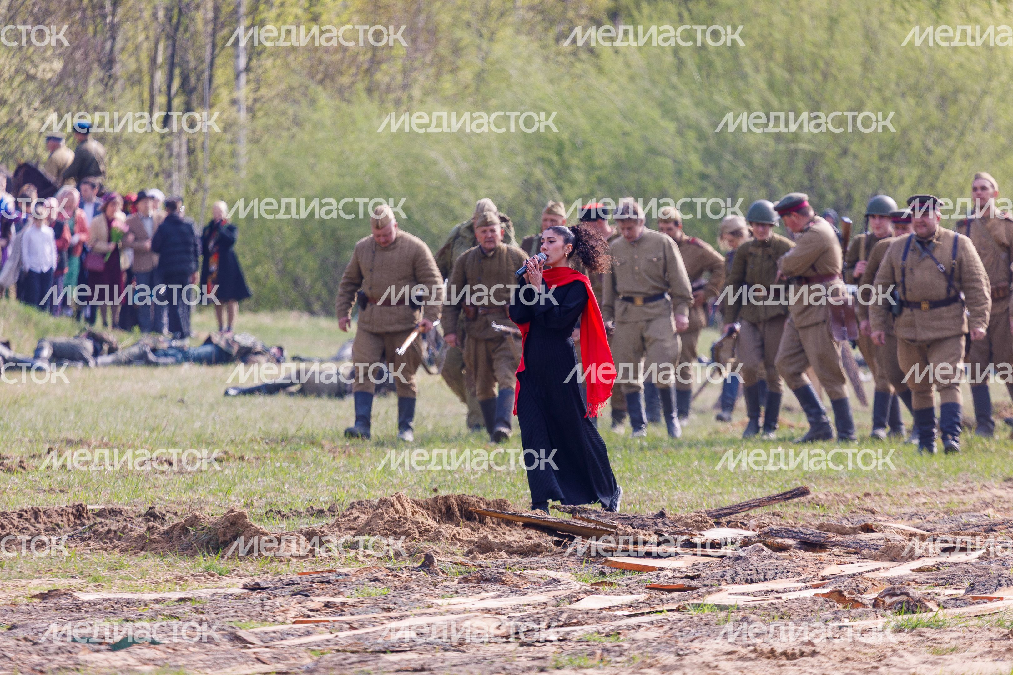 Военно-историческая реконструкция "Успех в единстве поколений" в Химках Военно-историческая реконструкция "Успех в единстве поколений" в Химках