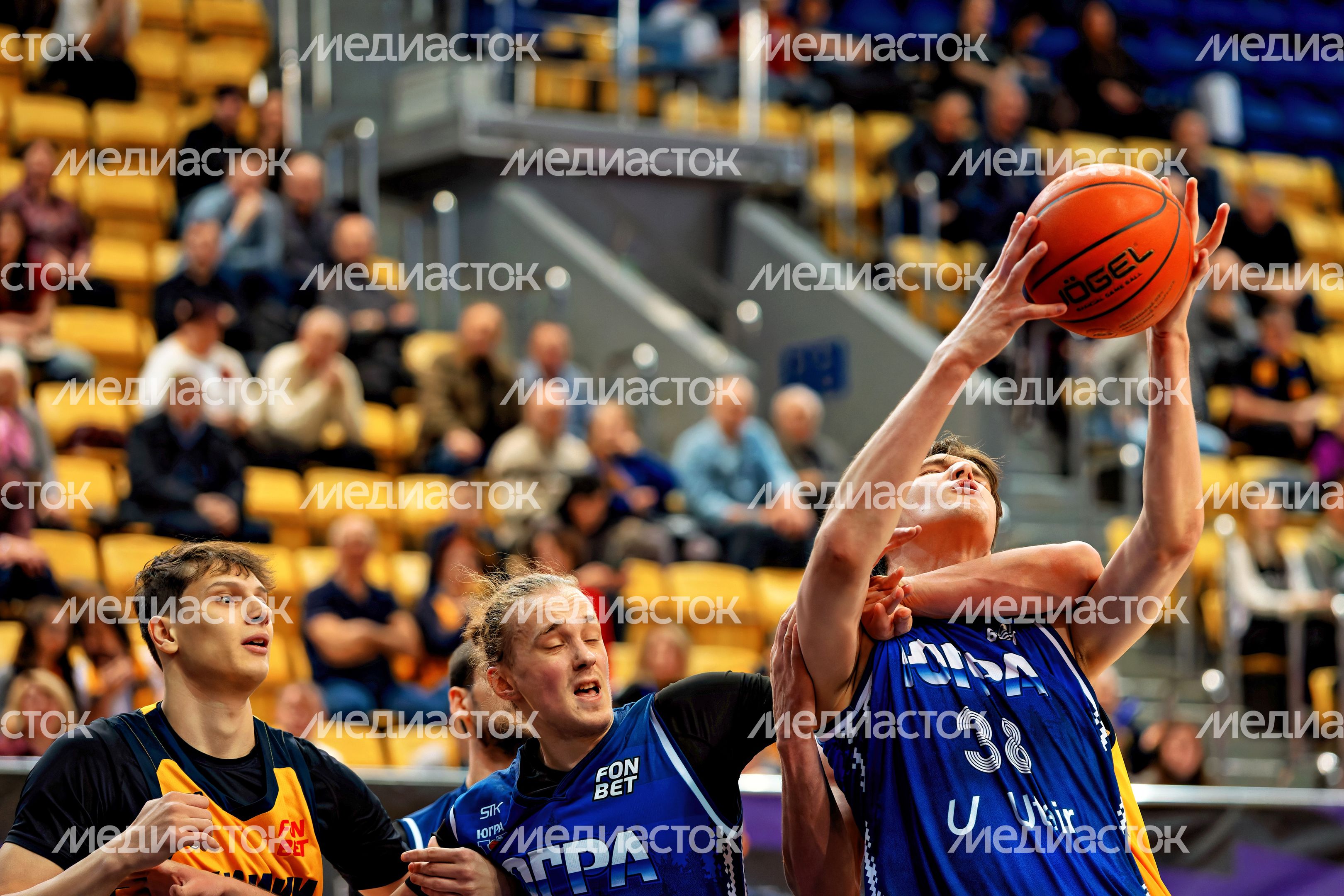 Баскетбольный клуб «Химки» победил «Югру» в матче Суперлиги в Химках