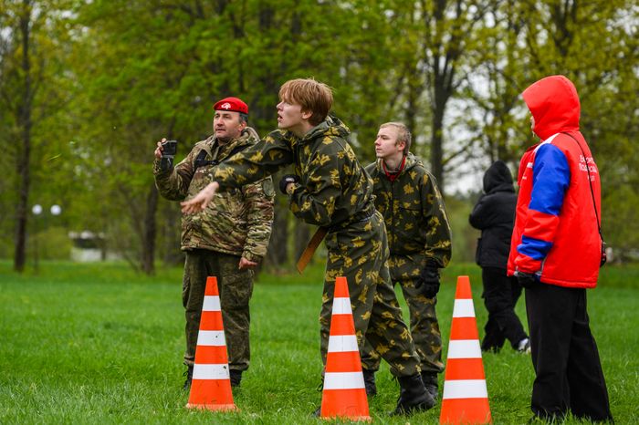 Военно-патриотическая игра «Юнармия, вперед!», посвященная Дню Победы, в Горках Ленинских