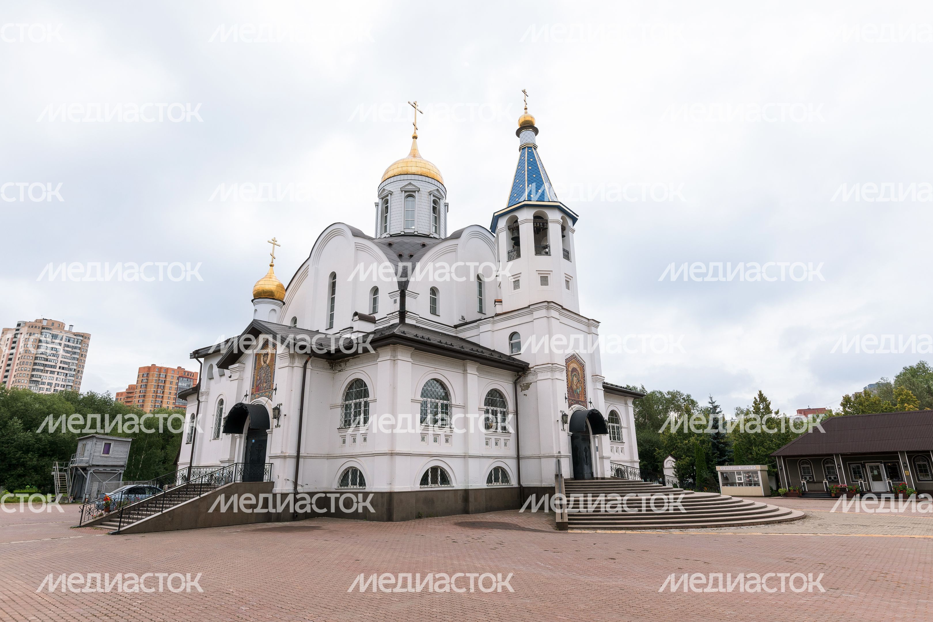 Храм Казанской иконы Божией Матери в Центральном городском парке Реутова Храм Казанской иконы Божией Матери в Центральном городском парке Реутова