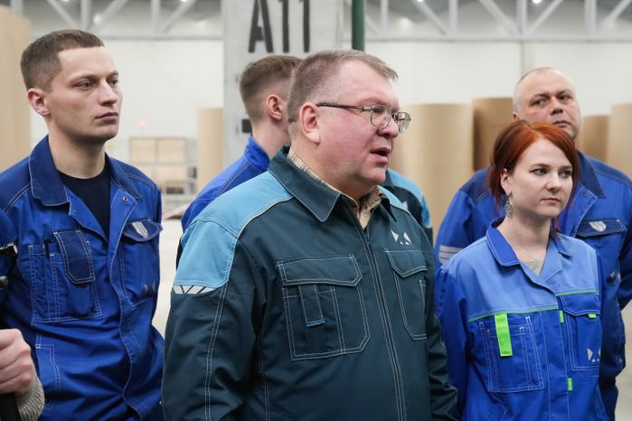 Андрей Воробьев посетил завод "Л-Пак" в Кашире