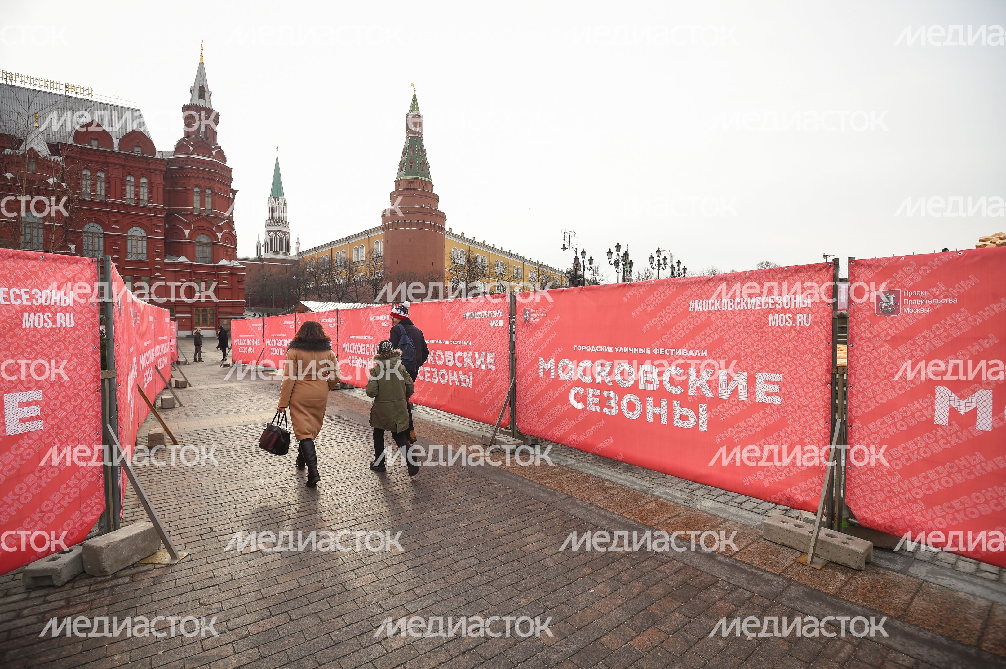 Монтаж инсталляций для фестиваля «Московская Масленица» на Манежной площади Монтаж инсталляций для фестиваля «Московская Масленица» на Манежной площади