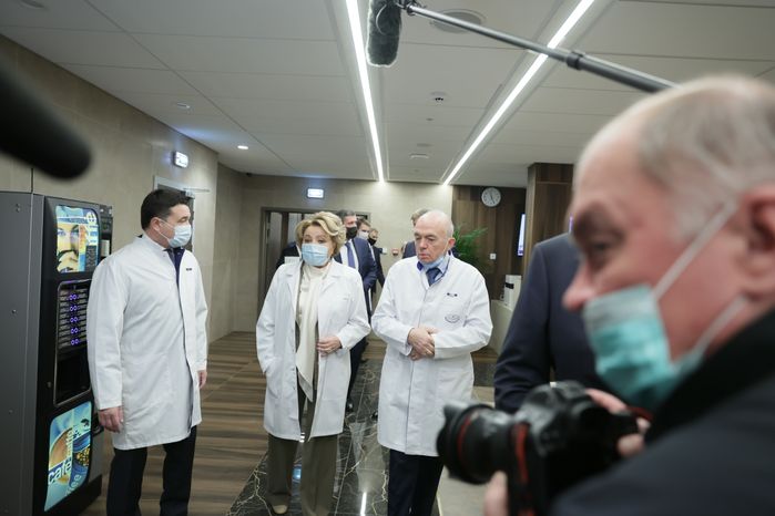 Андрей Воробьев и Валентина Матвиенко посетили Институт ядерной медицины в Химках