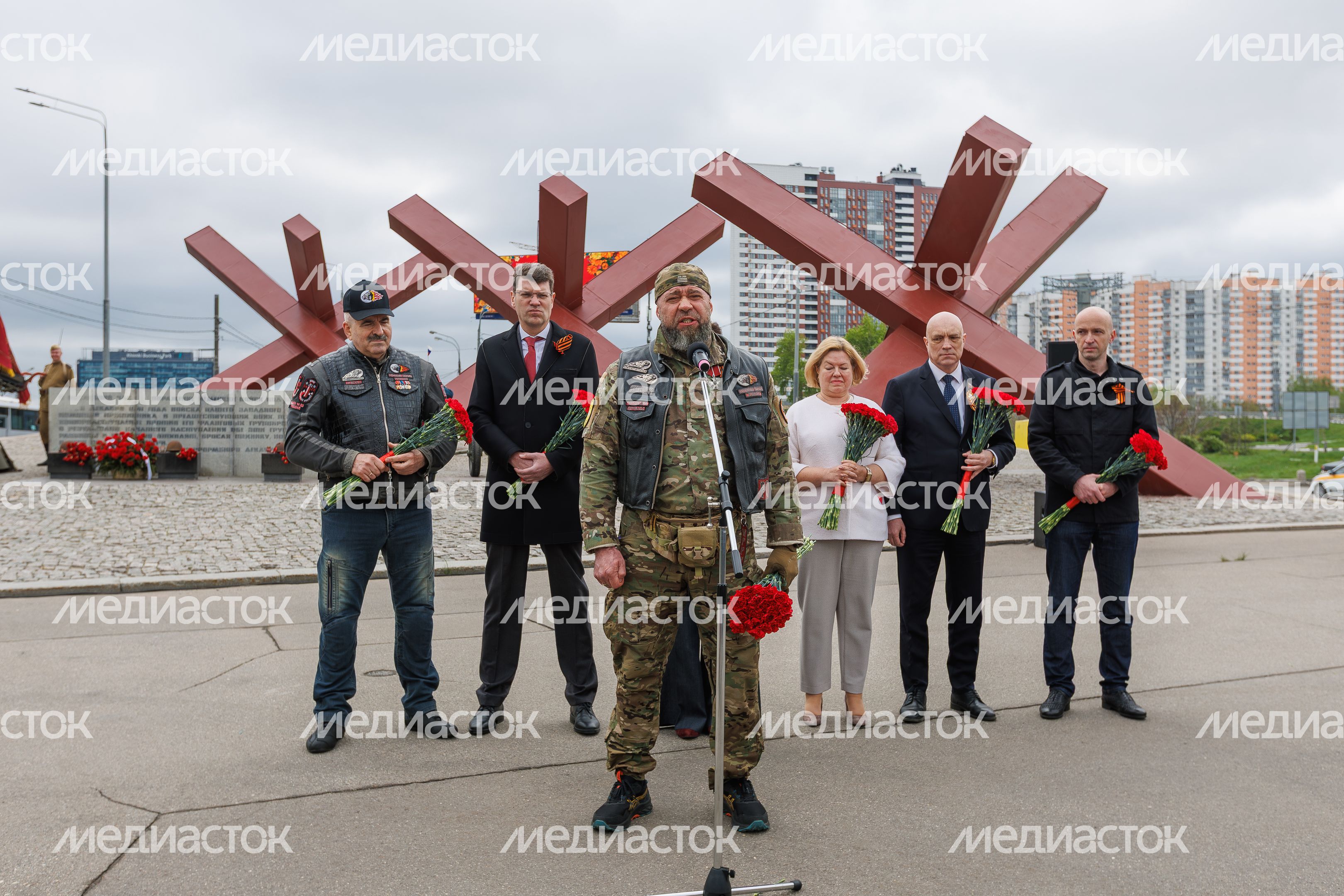 Мотопробег и торжественное возложение цветов к монументу «Противотанковые ежи» в День Победы в Химках Мотопробег и торжественное возложение цветов к монументу «Противотанковые ежи» в День Победы в Химках