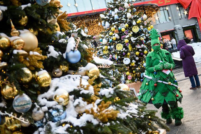 Открытие выставки дизайнерских елок на Кузнецком мосту