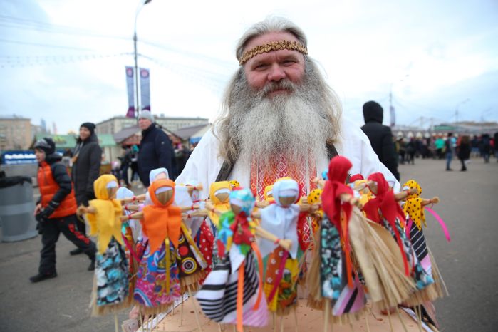Масленичные гуляния в парке Горького в Москве