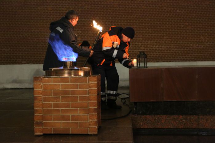 Профилактика горелки Вечного огня в Александровском саду