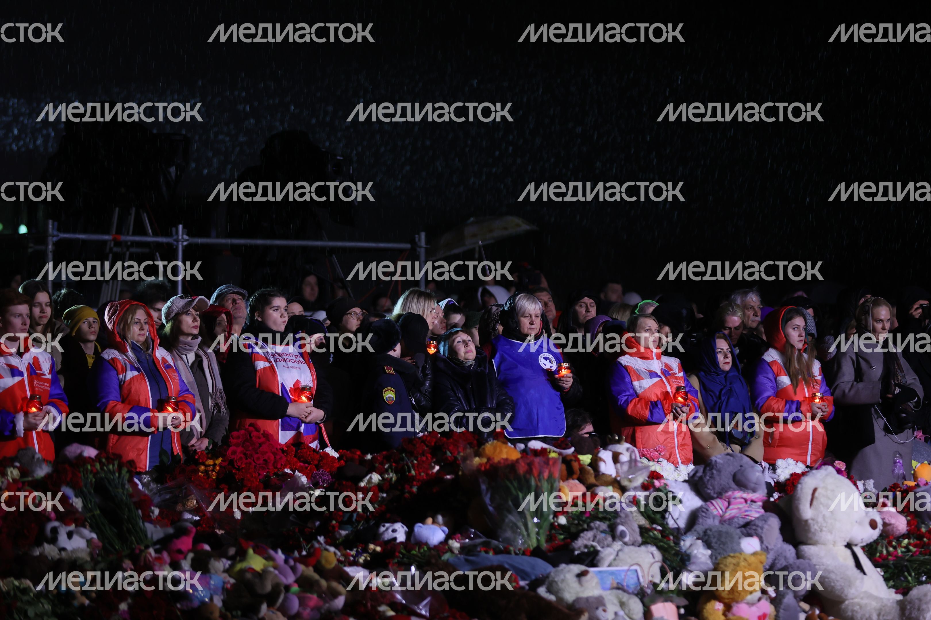 Акция памяти "Журавли" прошла на девятый день после теракта в "Крокус Сити Холле"