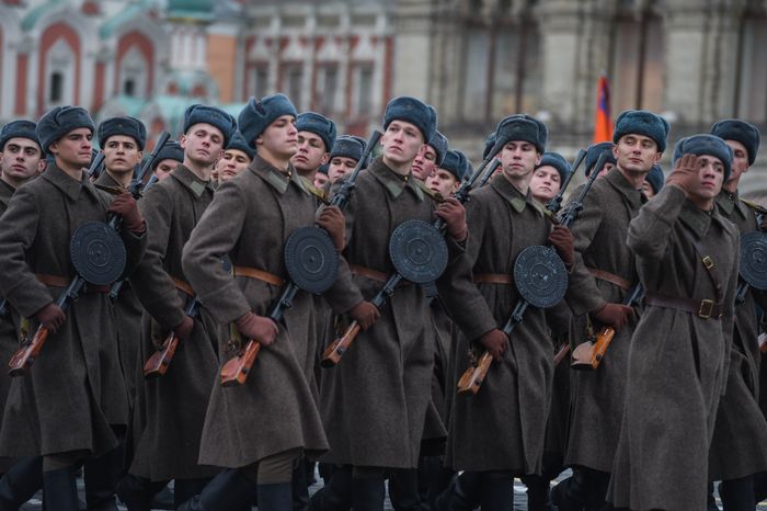 Торжественный марш в честь парада 1941 года на Красной площади в Москве
