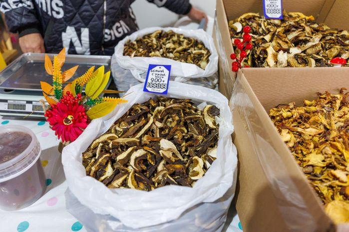 Продукция местных фермеров на ярмарке подмосковных брендов «100% Подмосковье. Встречаем осень» в Красногорске