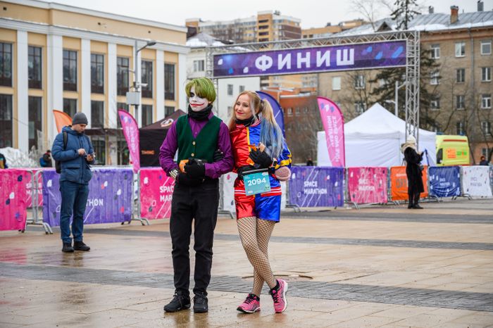 Новогодний забег в карнавальных костюмах Space Carnival 2024 в Королеве