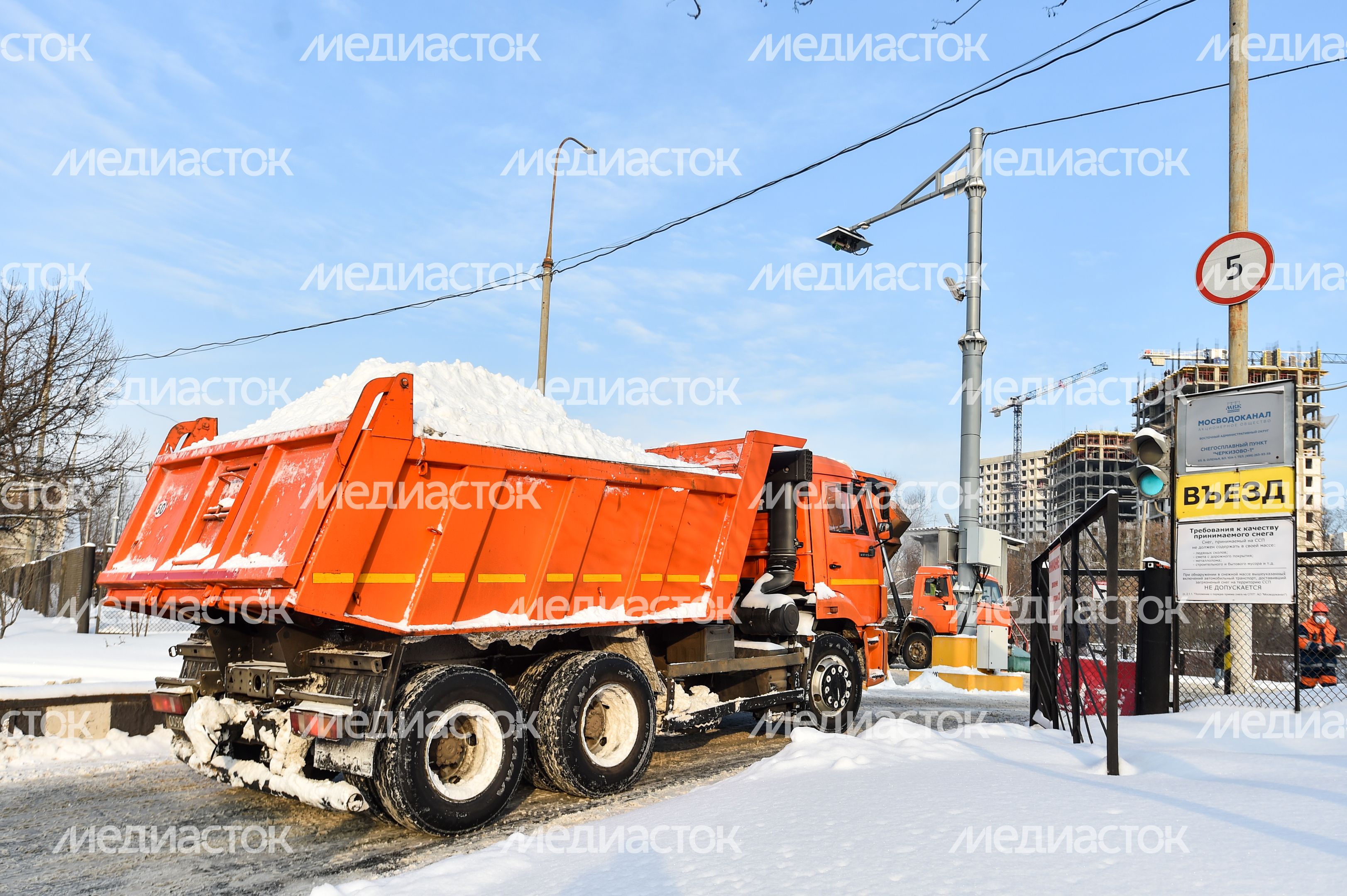 Утилизация снега на снегосплавном пункте «Черкизово»