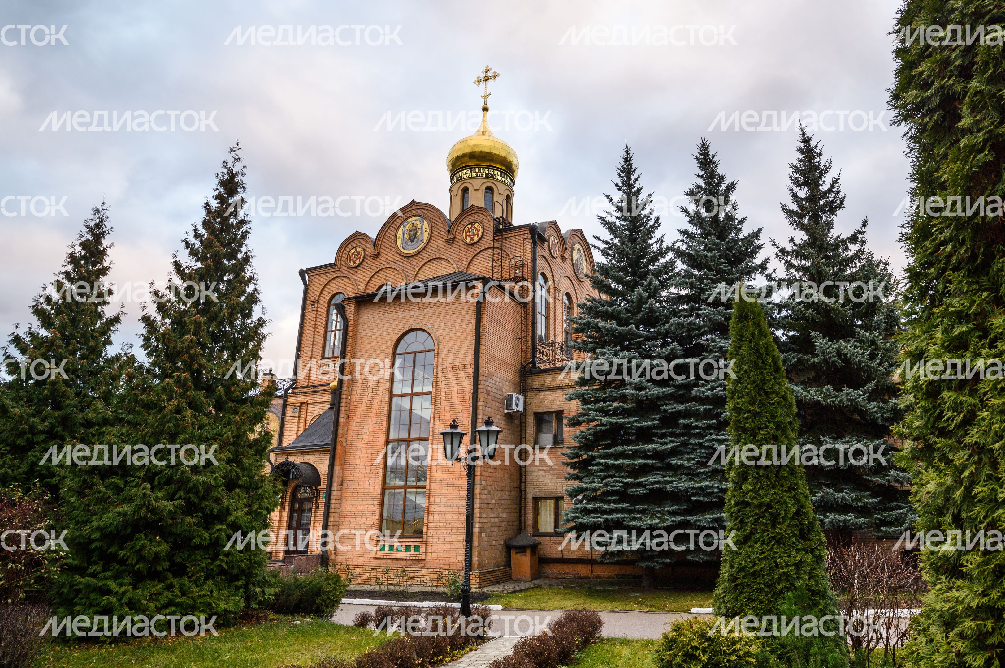 Храм во имя преподобного Серафима Саровского в рабочем поселке Софрино города Пушкино Сергиево-Посадского округа Храм во имя преподобного Серафима Саровского в рабочем поселке Софрино города Пушкино Сергиево-Посадского округа