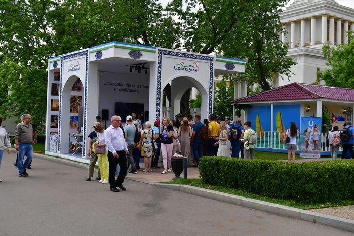 Стенд Подмосковья открылся в День России на форуме «Путешествуй!»