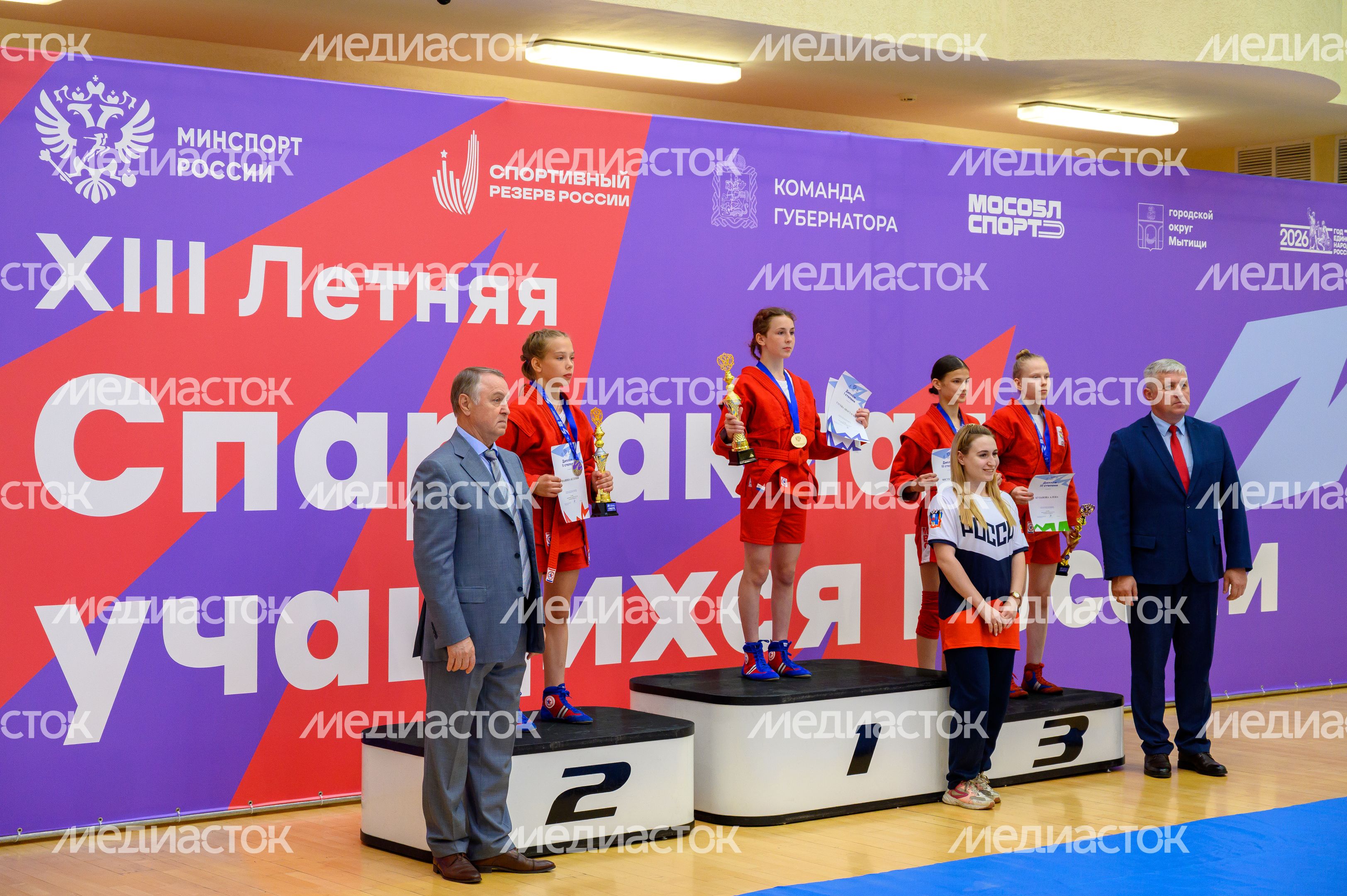 Награждение победителей турнира по самбо на XIII Летней Спартакиаде учащихся России в Мытищах Награждение победителей турнира по самбо на XIII Летней Спартакиаде учащихся России в Мытищах