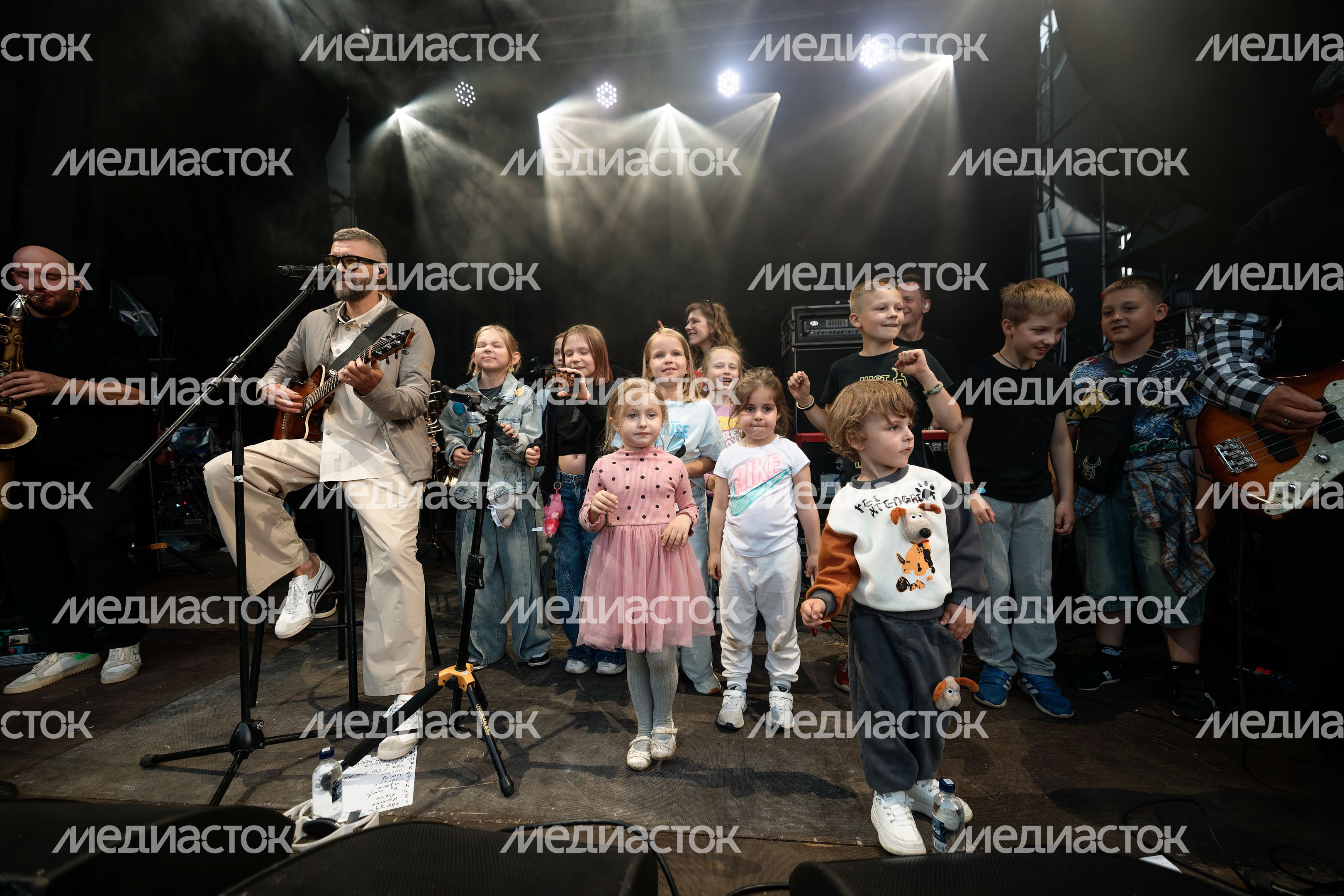 Рок-группа Uma2rman на закрытии фестиваля «Каникулы» в музее-заповеднике «Горки Ленинские» Рок-группа Uma2rman на закрытии фестиваля «Каникулы» в музее-заповеднике «Горки Ленинские»