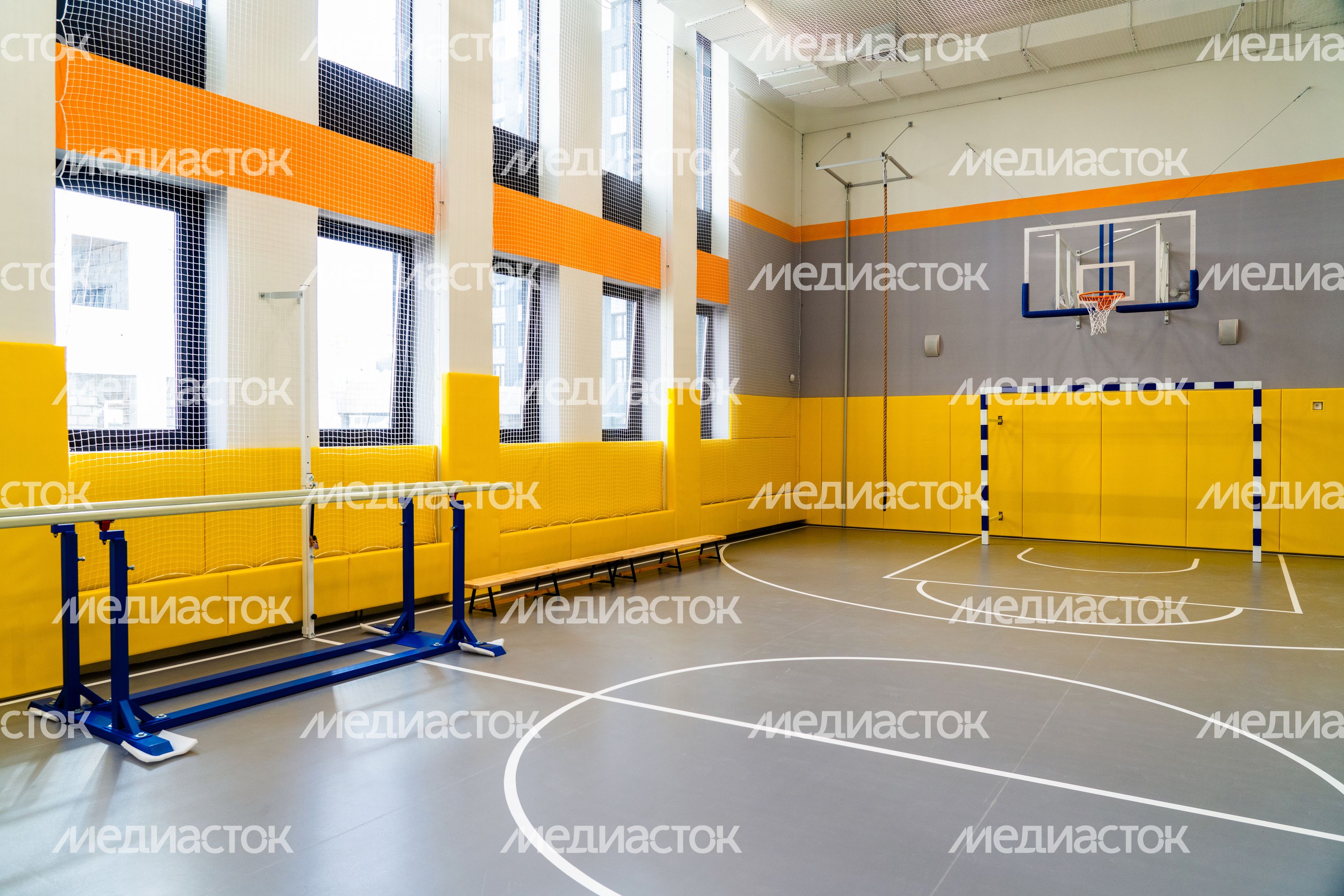 Спортивный зал в новой начальной школе гимназии №7 им. Д.П. Яковлева в Красногорске Спортивный зал в новой начальной школе гимназии №7 им. Д.П. Яковлева в Красногорске