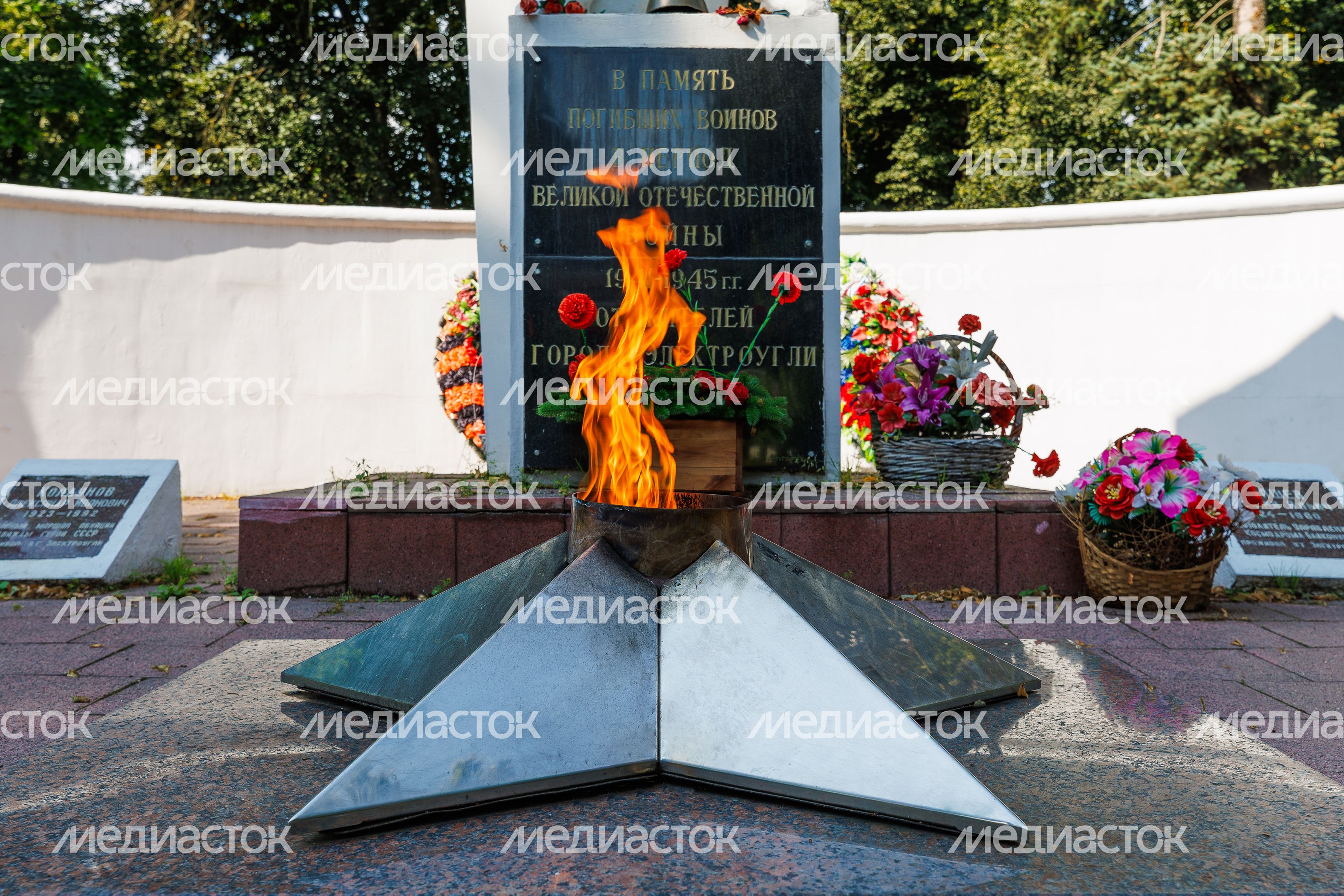 Памятник воинам, павшим в годы Великой Отечественной войны, от жителей города Электроугли в сквере Победы Памятник воинам, павшим в годы Великой Отечественной войны, от жителей города Электроугли в сквере Победы