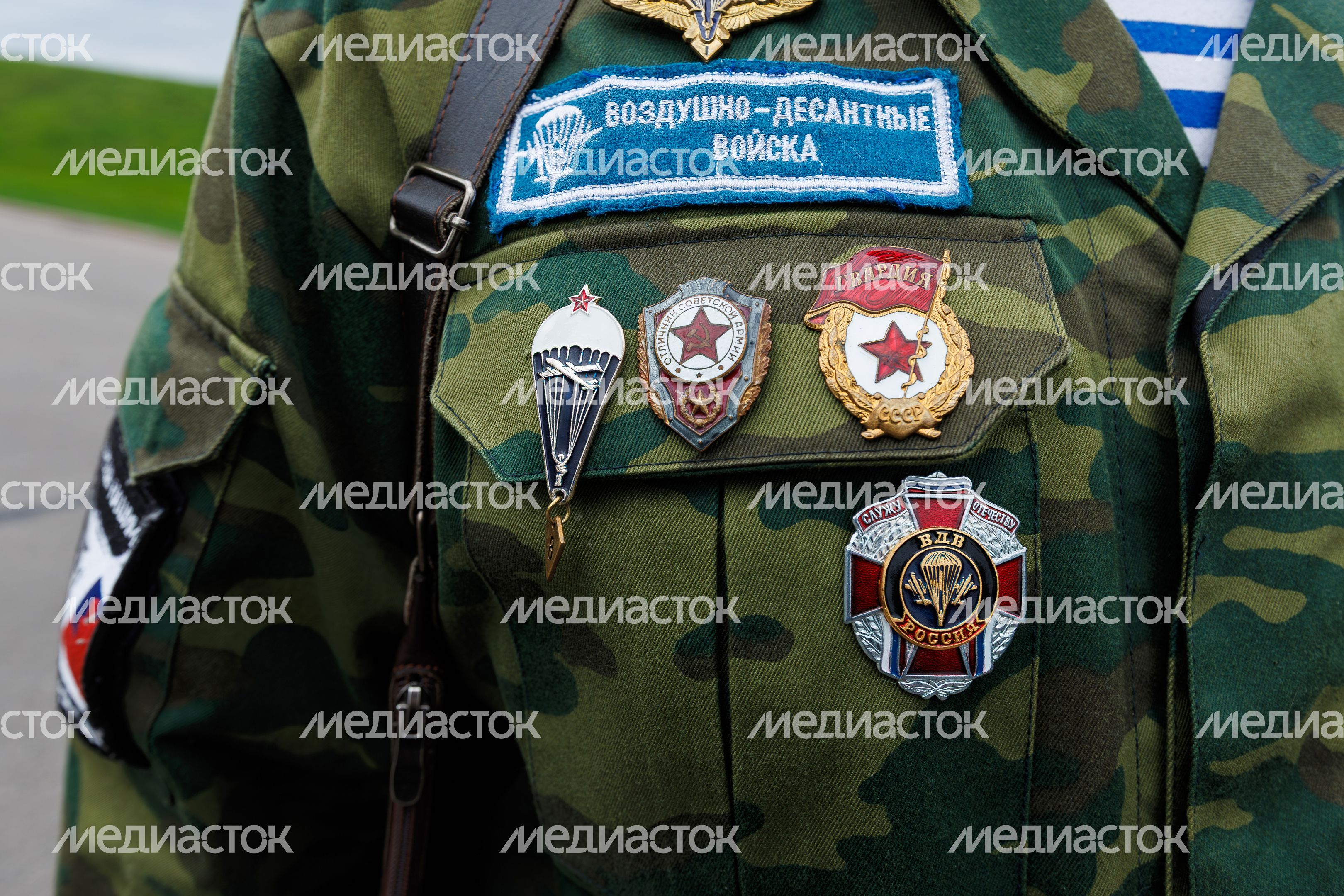 Медали на груди ветерана боевых действий в День Победы Медали на груди ветерана боевых действий в День Победы