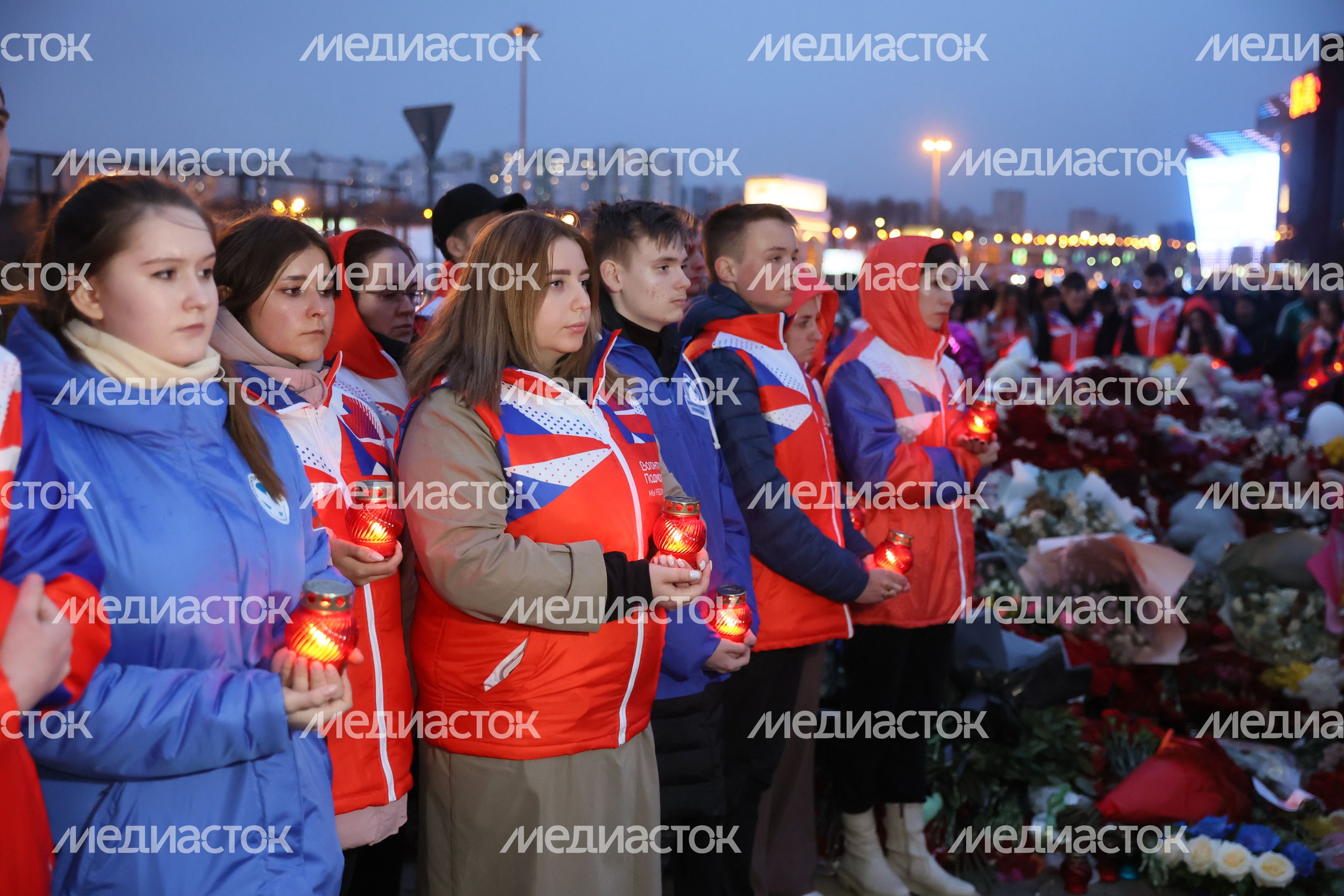 Акция памяти "Журавли" прошла на девятый день после теракта в "Крокус Сити Холле"