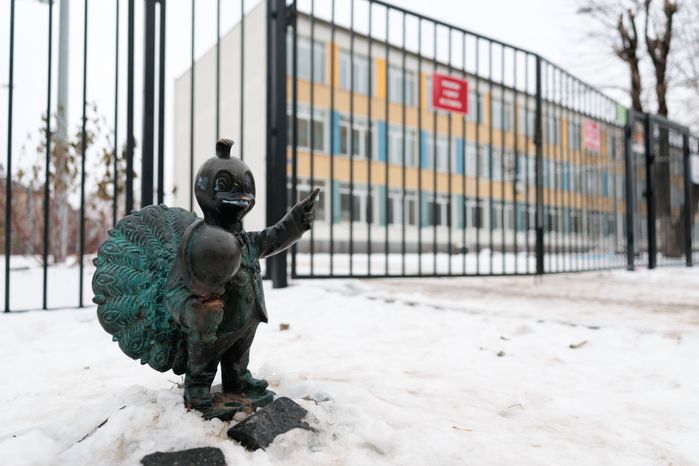 Скульптуры павлинов в Серпухове