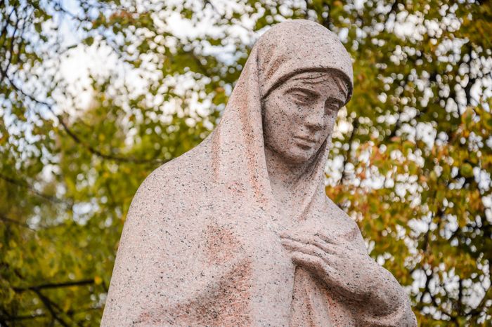 Бронницы. Памятник Матерям и вдовам защитников Отечества