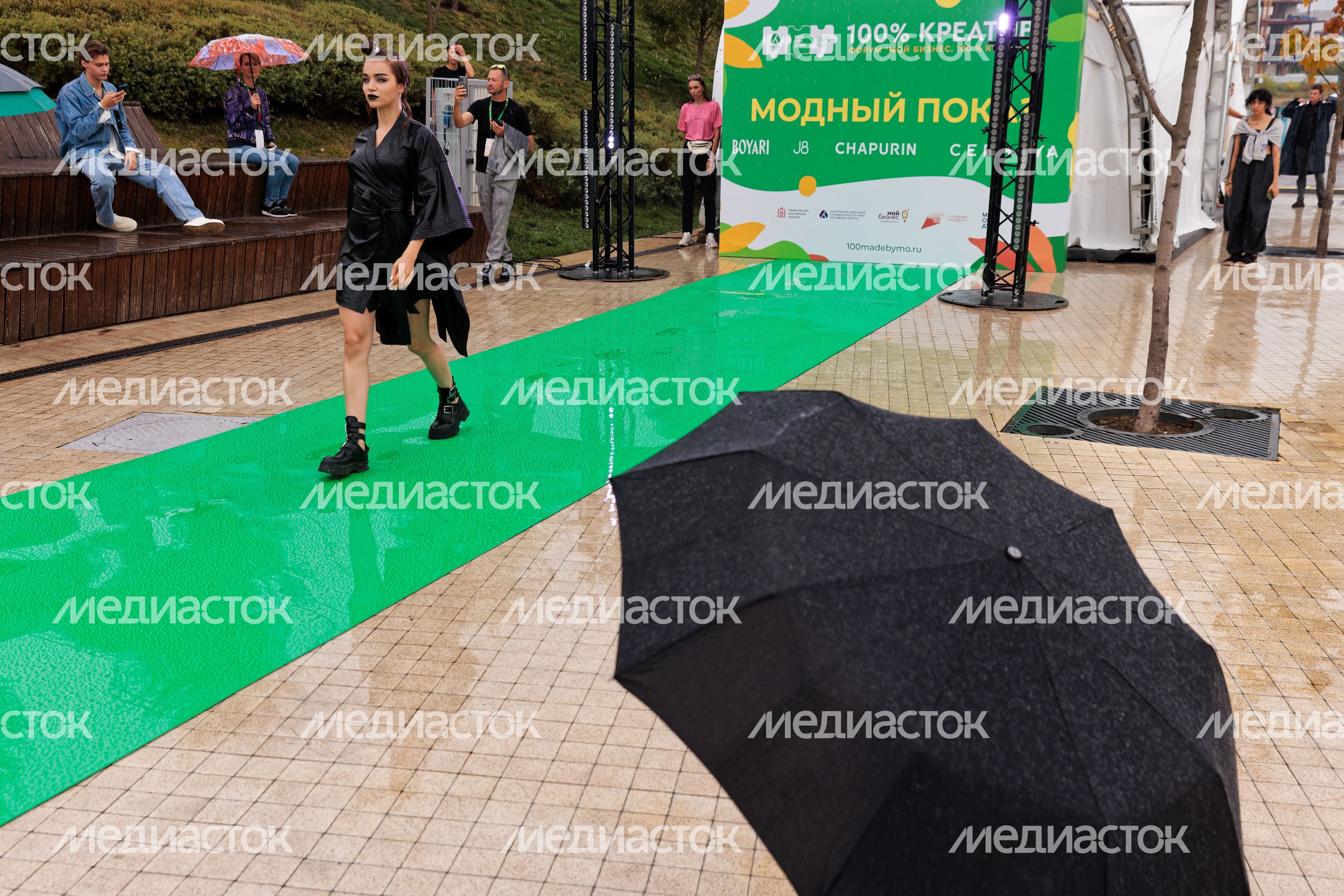Модный показ от подмосковных дизайнеров на Московском областном форуме «100% креатив» в Красногорске Модный показ от подмосковных дизайнеров на Московском областном форуме «100% креатив» в Красногорске