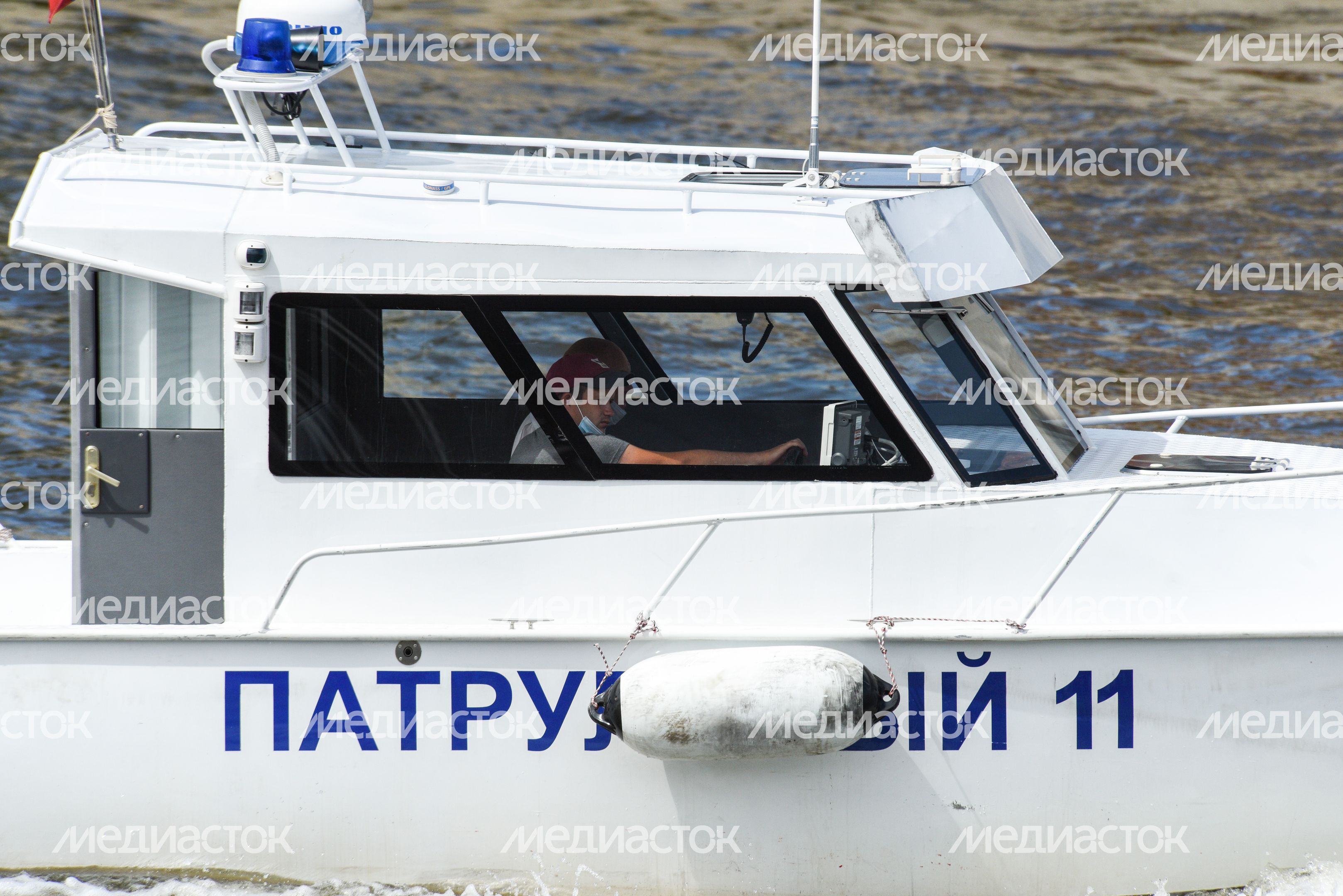 Речной парад в честь старта пассажирской навигации по Москве-реке