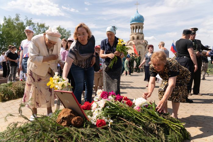 Перезахоронение солдат ВОВ в деревне Ельня