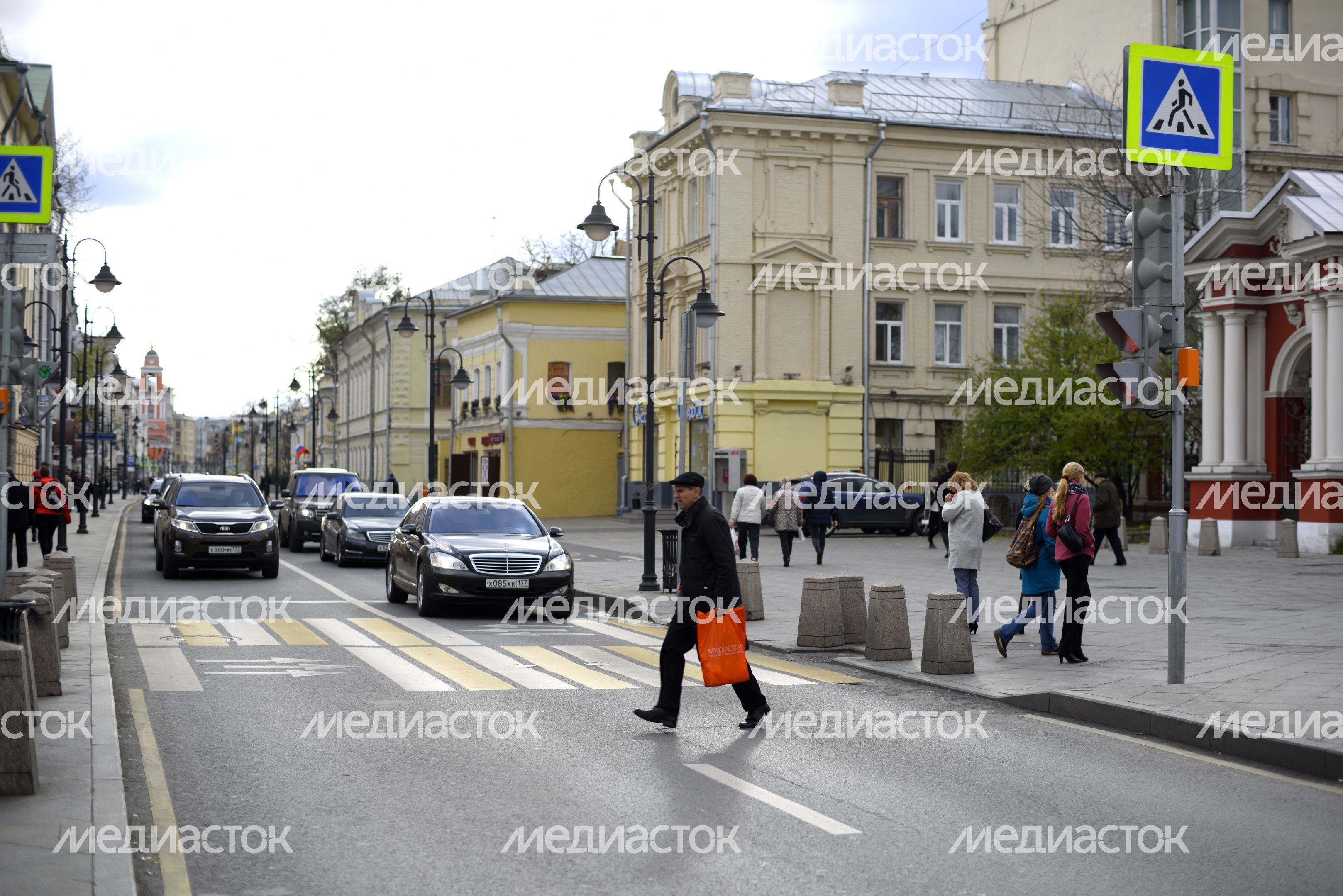 Двойной пешеходный переход на Пятницкой улице в Москве