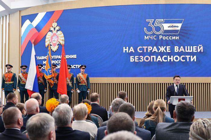 Андрей Воробьев поздравил сотрудников МЧС с Днем спасателя и 35-летием ведомства