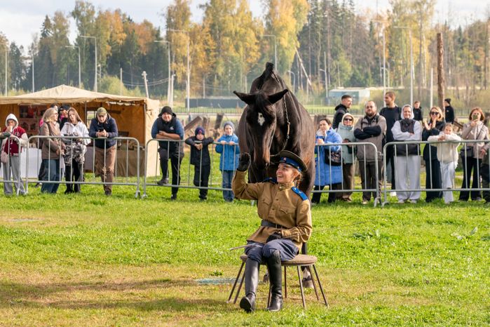 Показательные выступления кавалеристов в Центральном парке «Патриот»
